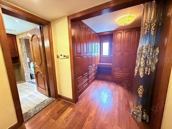 金华婺城湖海塘保集蓝郡(别墅)保集蓝郡别墅4层豪装自住会配家具实景更好看好谈出租房源真实图片