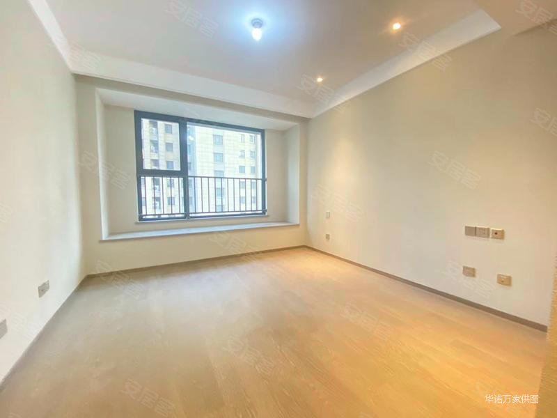 cbd!济南尊!泉映园!开发商精装!价格大谈!随时看房!,.