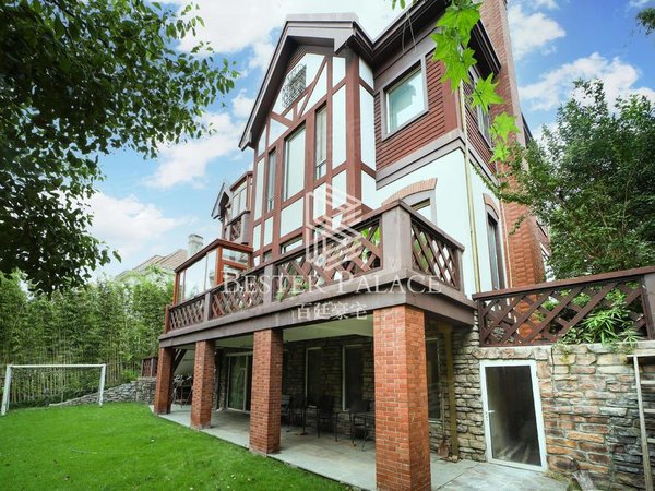 【多图】云间绿大地(别墅),碧云租房,豪装1000w 初次出租 带地暖 家具