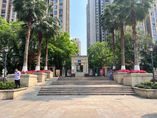 重庆九龙坡巴国城渝高幸福九里巴国城二郎,精装两房,坐北朝南,住家