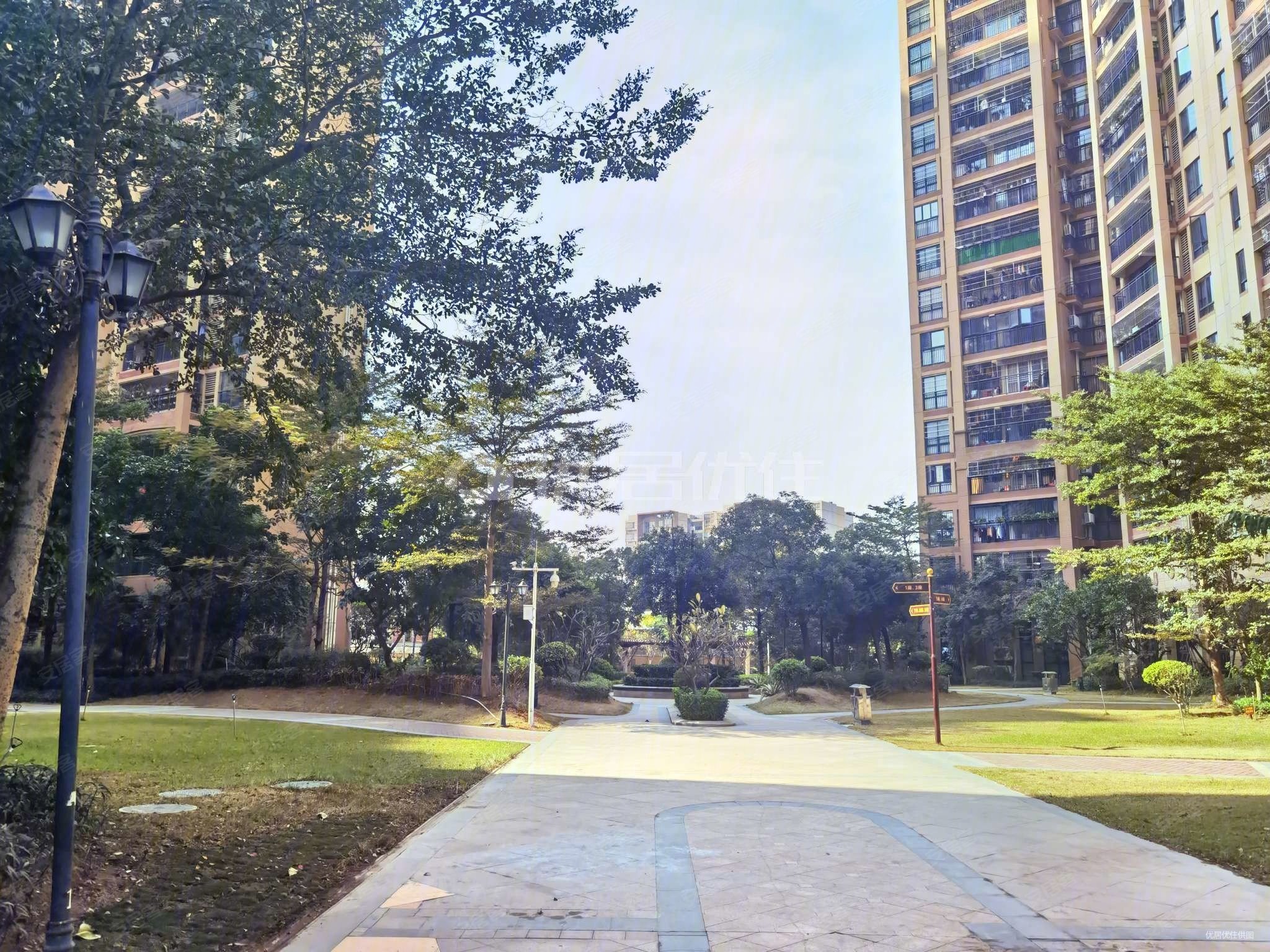 业主诚售珑耀华府3房 送车位 精装修 配套成熟