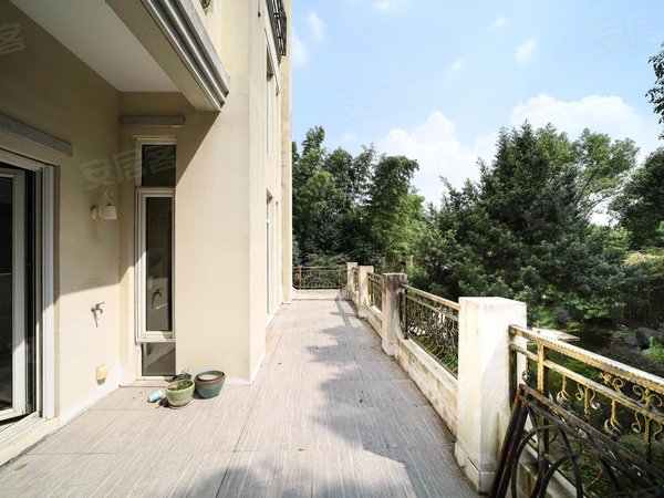 上海浦东碧云云间绿大地(别墅)主营碧云别墅南北区银杏苑!