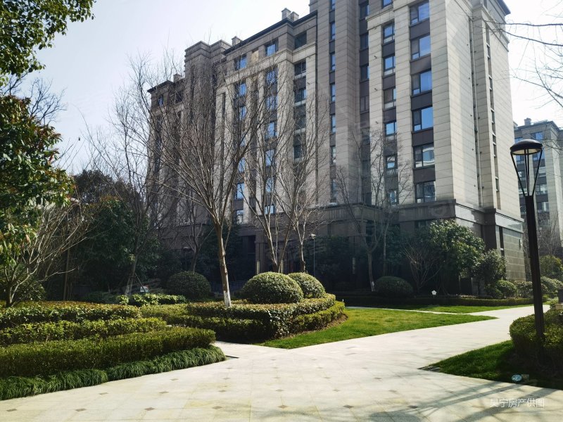 新空 有院子,升龙公园道榕园二手房,1050万,4室2厅,2卫,272平米-南京