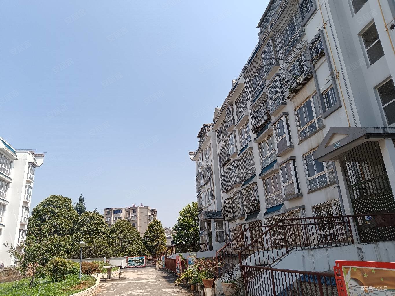 望湖小区4室2厅2卫143㎡南北72.8万