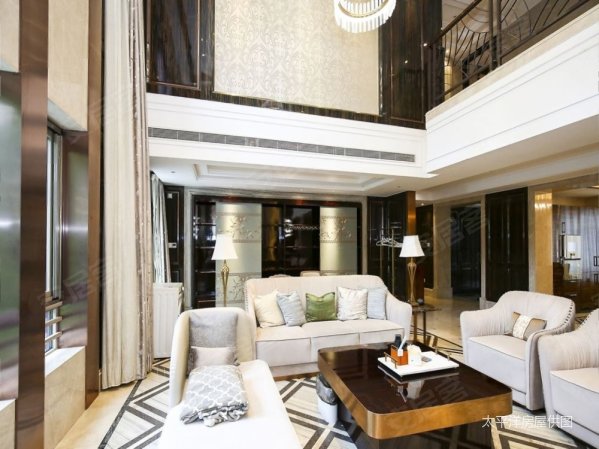 挑空复式丨买一层得两层丨有地下车位丨露台已装好,康泰新城二手房