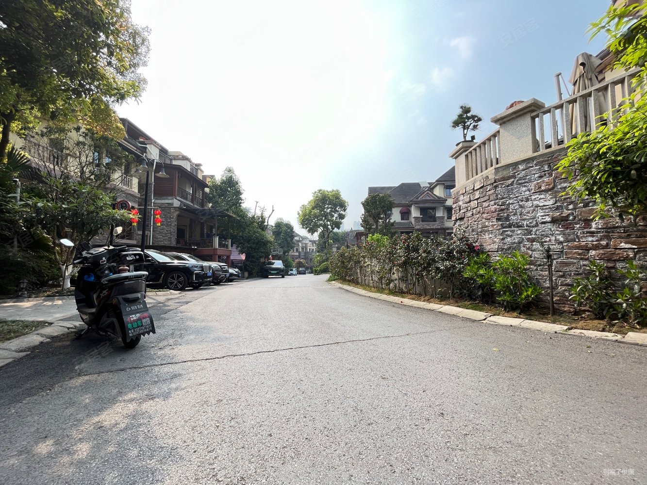 西区别墅no1真正的湖畔联排别墅晋愉碧怡林畔欢迎来