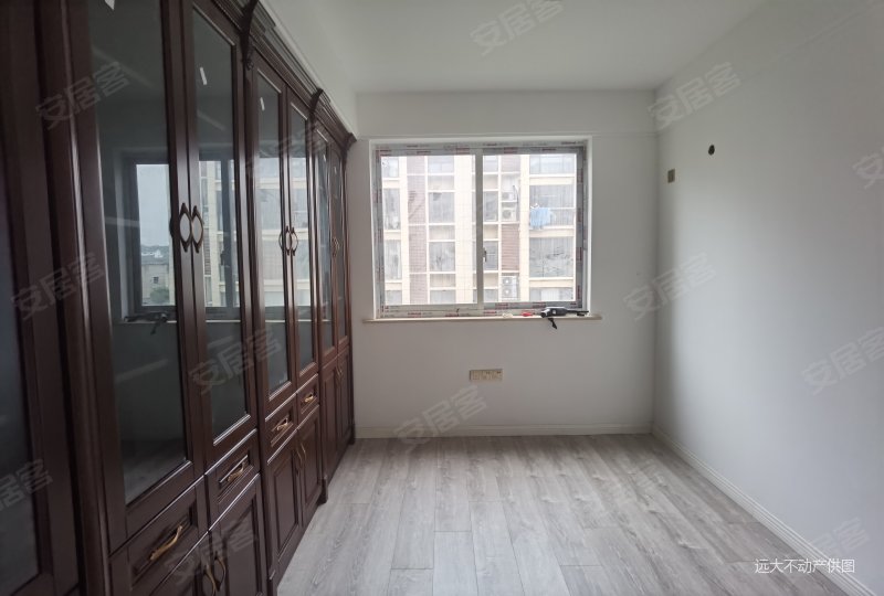 yd扬州天下三期电梯洋房精装修大三房有钥匙随时看有车位急售