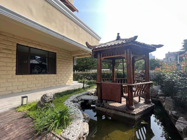 西安高新区高新一中枫叶别墅苑高新别墅 独栋花园喷泉 带车位 住家