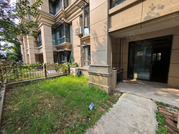 苏州常熟招商城香榭丽墅招商城一楼带院子出租 简单装修 部分家电