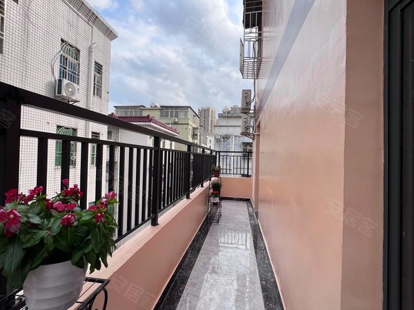 深圳布吉丹竹头圆墩小区丹竹头地铁站一房一厅带阳台采光通风好可押一