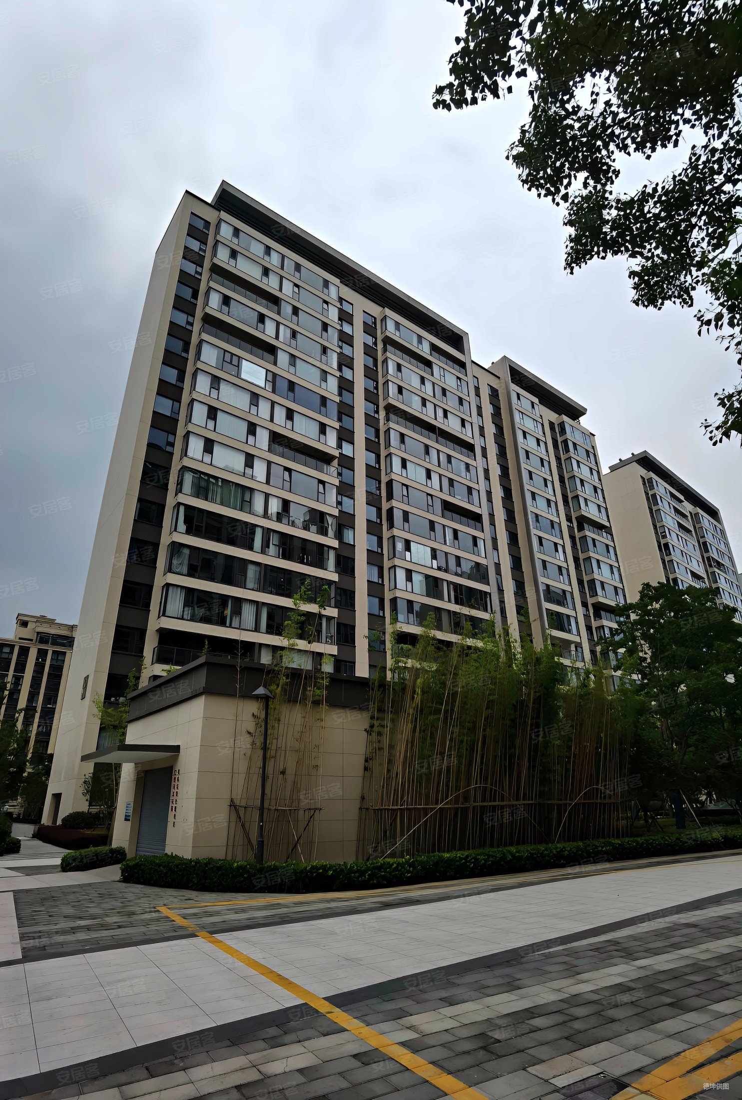 文化片天花板仁恒河滨花园精装4房昆承有名有钥匙