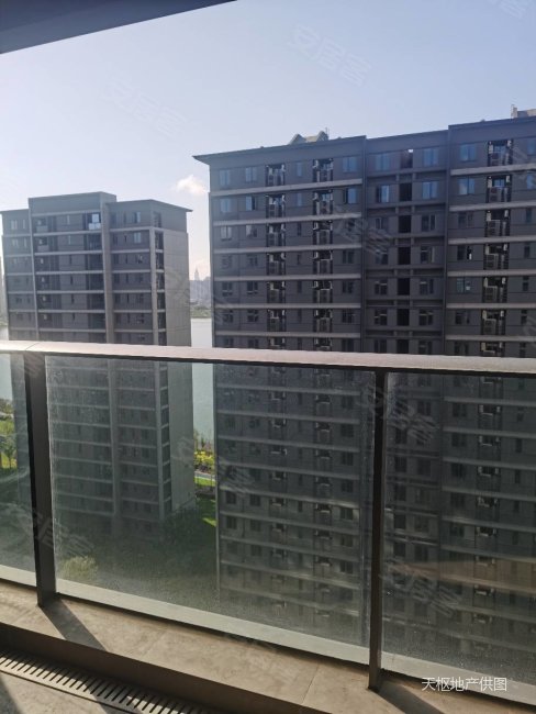 武地融创滨湖湾4室2厅2卫131㎡南北285万