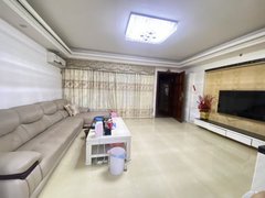 汕尾汕尾城区凤山金鹏路电梯房,三房两厅两卫,租金1800元,拎包入住出租房源真实图片