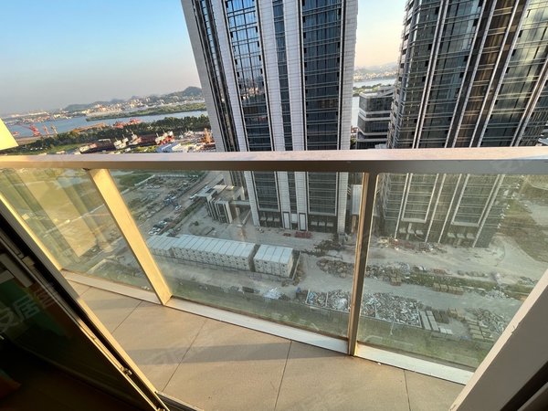 广州黄埔鱼珠保利鱼珠港(商住楼)保利鱼珠港 中空loft 温馨一房 南向