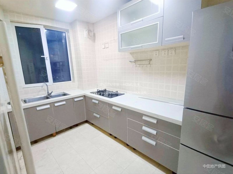 万达电力公司旁和信花园商品房东头东户无遮挡带车位储藏室