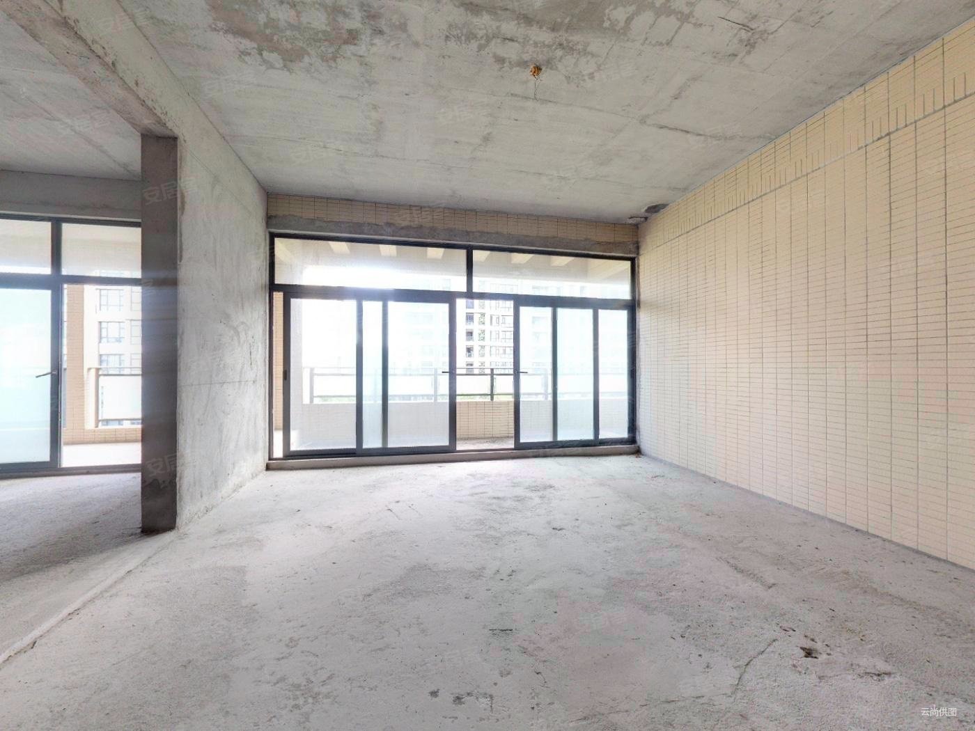 岭南公馆白云新城 高档住宅标杆 望白云山一线景观 通风采光好