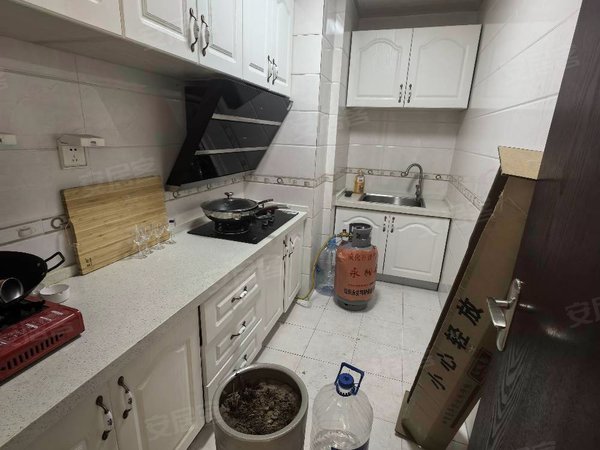 临沂兰山新闻大厦威特天元广场(商住楼)新闻大厦附近威特天元广场C座沿街开元上城87平南向带家具办工出租房源真实图片