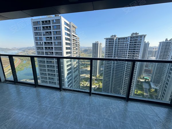 杭州临安临安城区湖山壹品苑滨湖天地湖山壹品苑 精装三房 大阳台青山