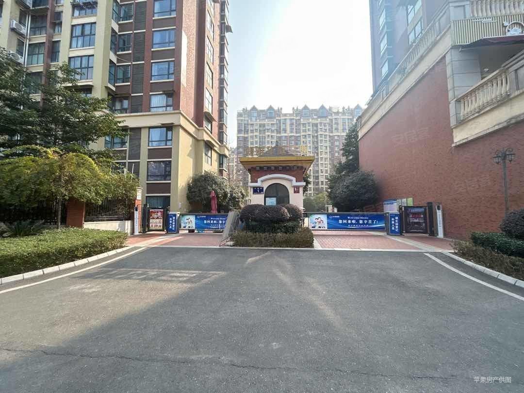 带露台花园(全屋中央空调地暖),温莎国际三期二手房,126万,3室2厅,2卫