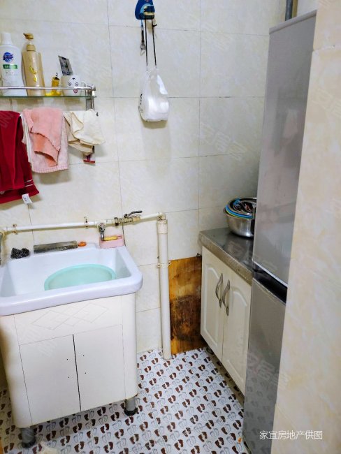 紧邻英雄山路七里山南村一室一厅小户型精装修低楼层