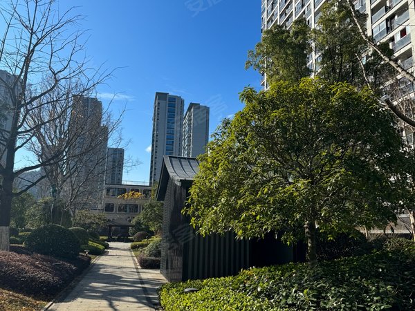 杭州临安临安城区苕溪学府地铁口,温馨二房,带车位,未入住,无甲醛出租