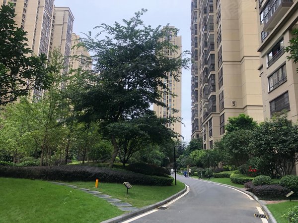 桂林临桂西城大道兴荣郡兴荣郡单间配套出租拎包入住 环境优美出租