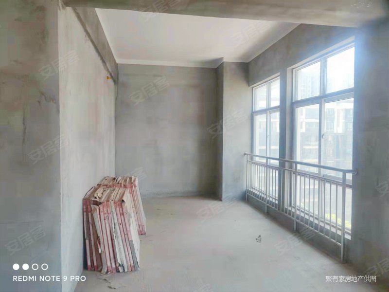 武湖新天地南区房龄新电梯房南向采光好满二近地铁