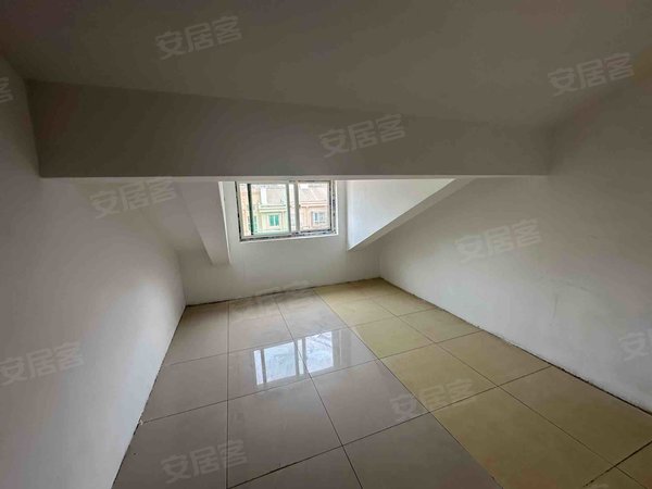 济南高新国际会展中心邓家花园邓家花园 4室1厅1卫  80平米出租房源