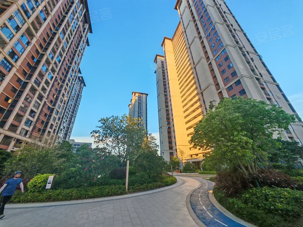 泉州丰泽北峰保利天汇西郊保利商品房 电梯高层 精装大三房配齐 拎包