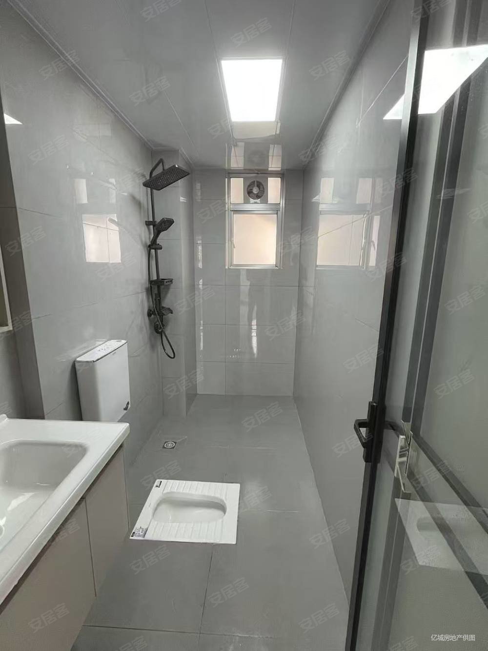 新晖雅苑3室2厅2卫116㎡北56.5万