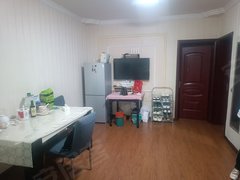 泰兴泰兴市区复兴路国庆新村 去学校交通便捷 不爬楼精装两室出租中 生活便捷！！出租房源真实图片