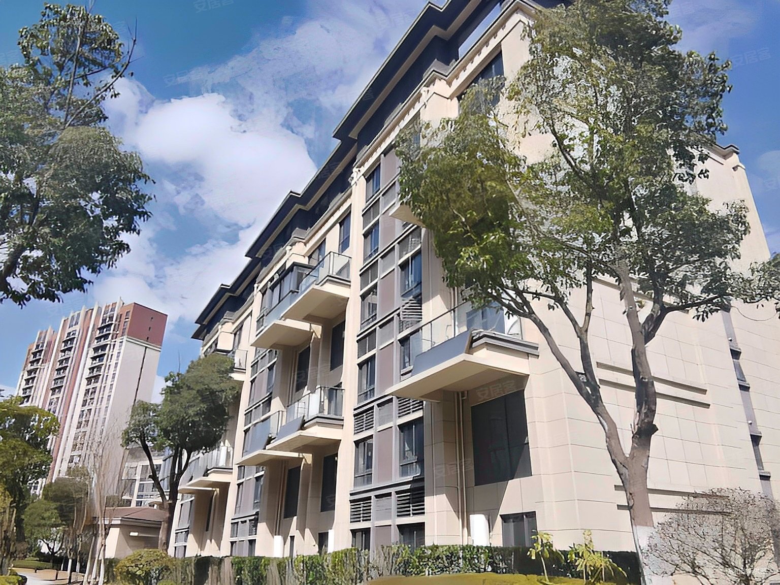 国风云樾花园4室2厅3卫193㎡南北300万