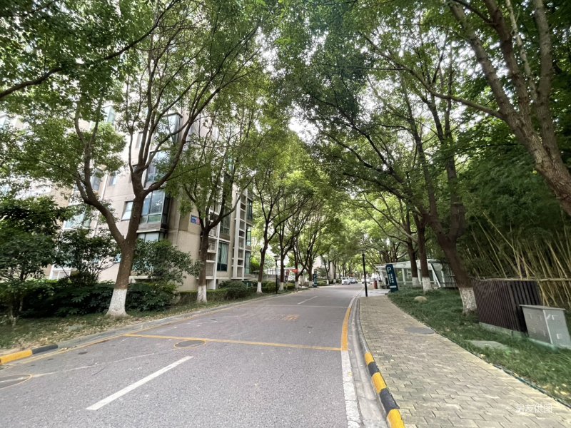 清竹园3室2厅2卫129.55㎡南北610万