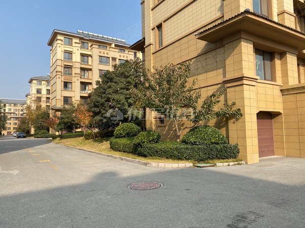 青岛莱西望城梦想望城高铁旁,梦想望城,多层好房,家具家电齐全,拎包