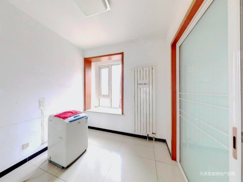 瑞海名苑  四室 中间楼层 诚心出售 价位可议