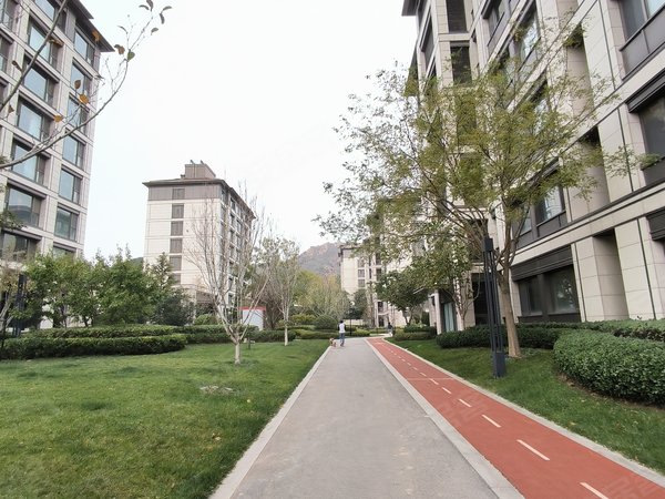 青岛李沧十梅庵融创都会中心悦山融创悦山上叠4室双卫家具家电全环境