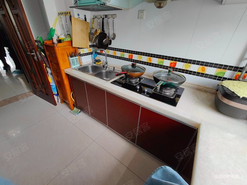 精装全明楼正不临街集体供单元门平层好楼层