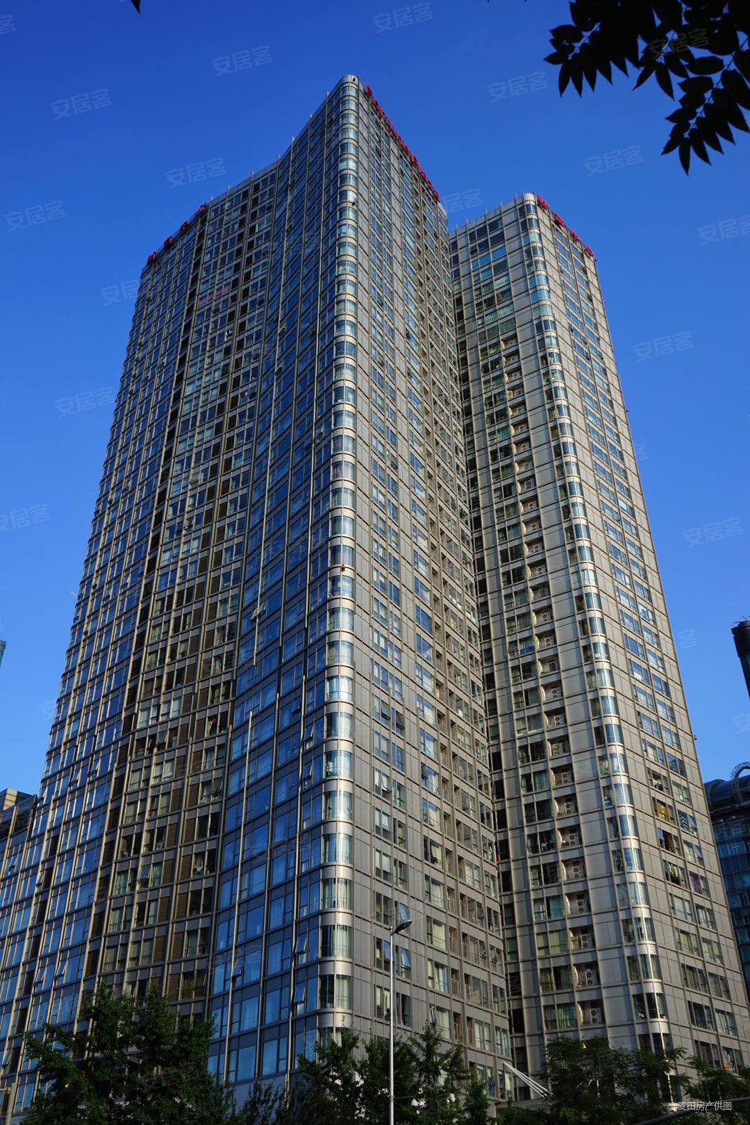 财富中心公寓165平三居室落地窗双向观景业主自住急售