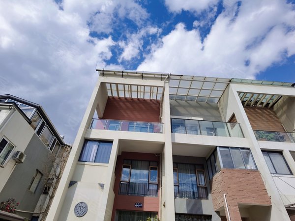 安宁滇池卫城鹿港(别墅)度假区滇池卫城 联排别墅带花园 办共接待停车