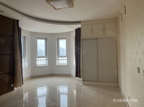 万达旁中南物业带大车库证满二中间好楼层八角窗精装修