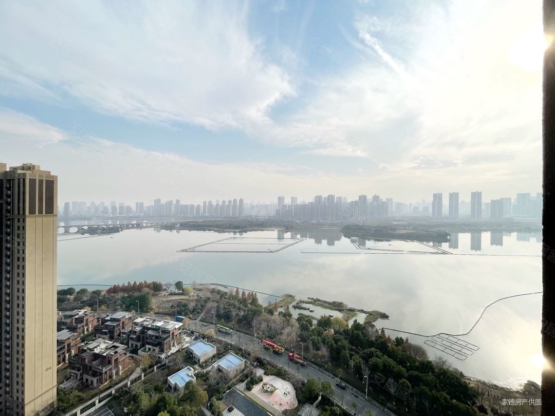 精装修 刚需小三居 临地铁 商品住宅 房龄新 动静分离,钰龙旭辉半岛