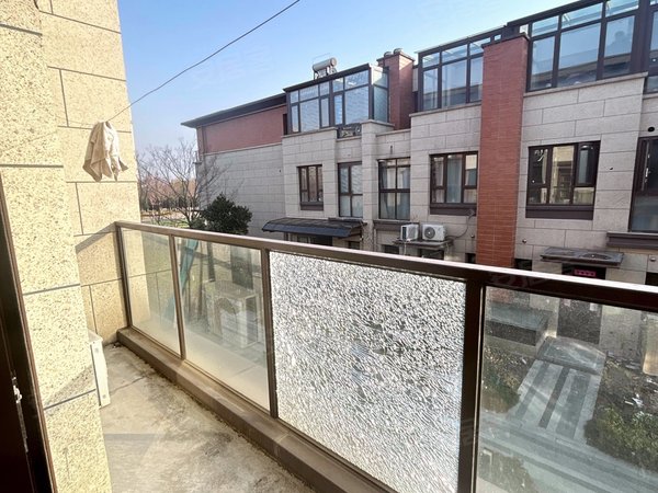 昆山周市镇万达万科公园大道(别墅)无中介费 万悦花园别墅区二楼大