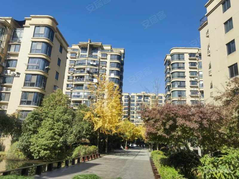 翰墨香林苑6室3厅4卫216.28㎡南498万