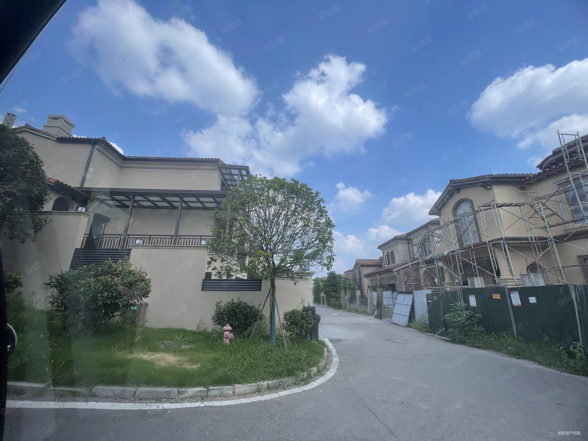 水映加州(别墅)5室3厅4卫401.51㎡南北648万