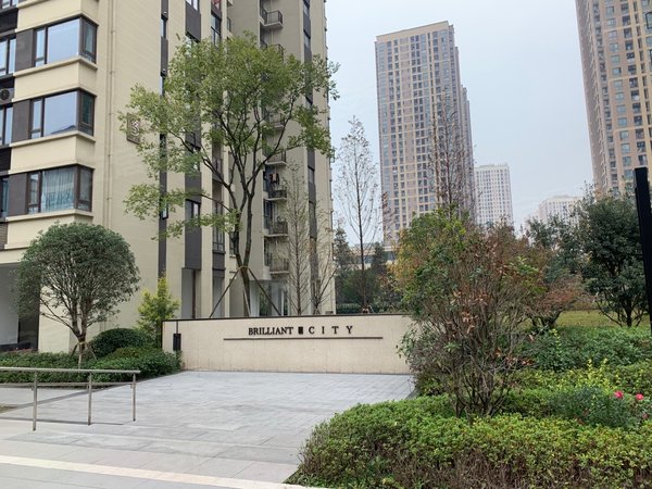 重庆巴南界石御华兰亭(一期)出租御华兰亭洋房小区,精装三房,品牌家电