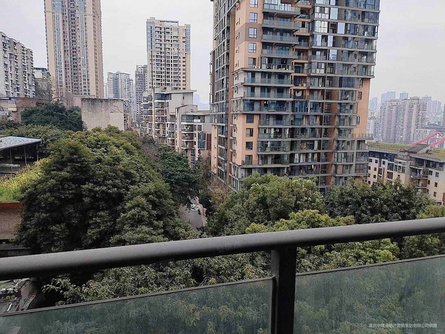 龙湖春森彼岸(1期)3室3厅3卫96㎡东南142万