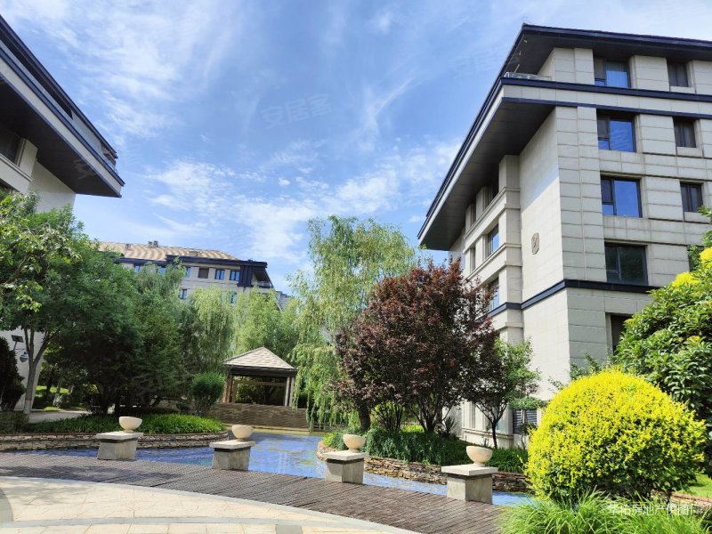 阳光东尚香樟园5室2厅5卫379.27㎡南北690万