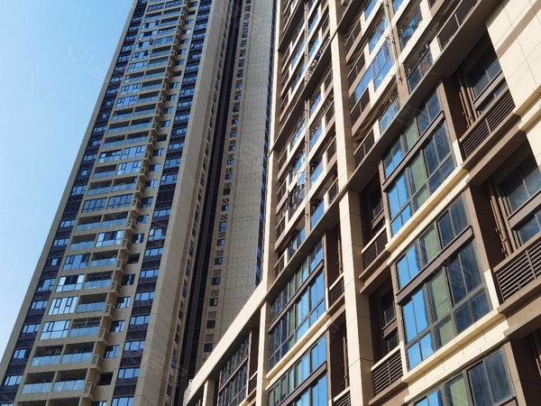 深圳宝安马安山珑湾(商住楼)中熙珑湾  精装修1房1厅 拎包入住出租