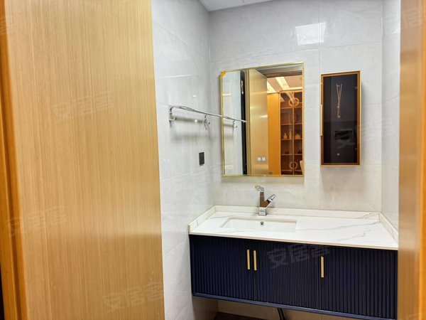 金华东阳东阳市中心海德公园(别墅)拍摄 直播 工作生活两不误 生活设备一应俱全 带院子 现代风出租房源真实图片