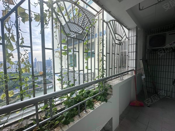 深圳罗湖洪湖湖景花园湖景花园 两房两厅 家私齐全 随时看房 全景采光